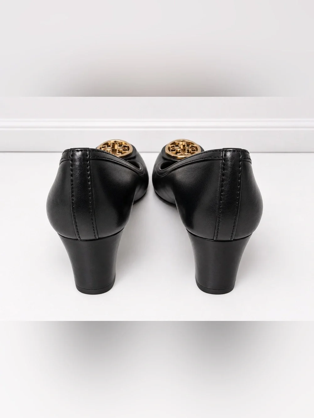 Tory Burch Black Leather Miller Heels Gold Logo Pumps Size 7M